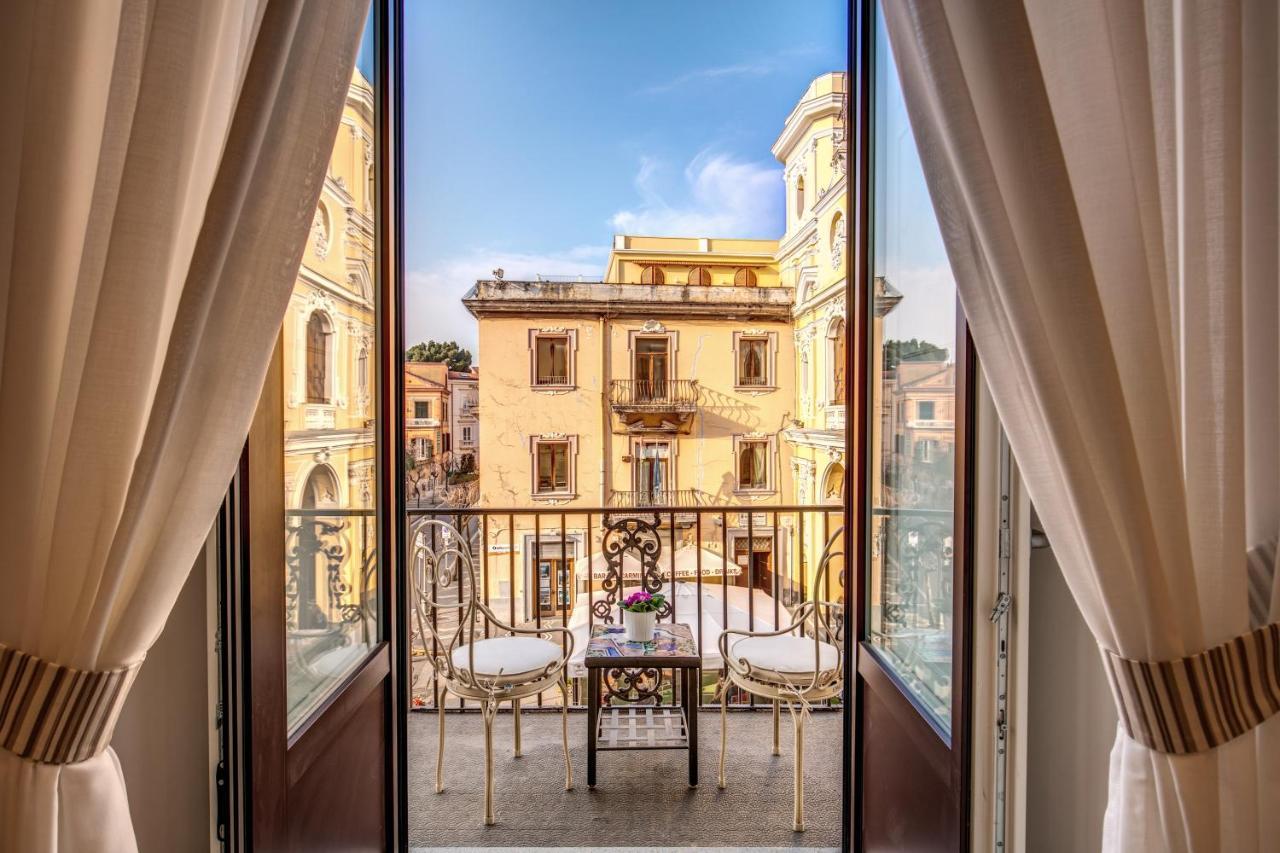 Camera Matrimoniale con Bagno Privato e Balcone