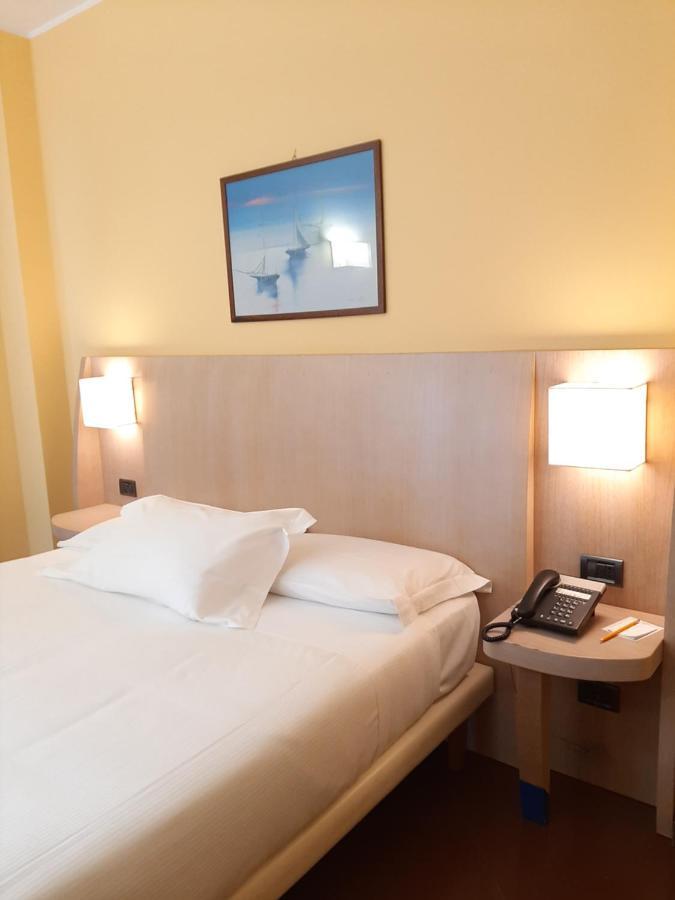 Standard Double or Twin Room,1078234018:JPEG