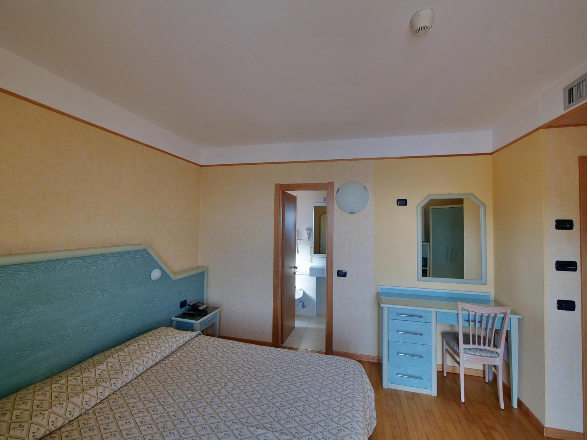 Double Room,1447228960:JPEG