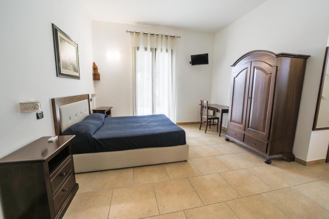 Family Room,1108975224:JPEG