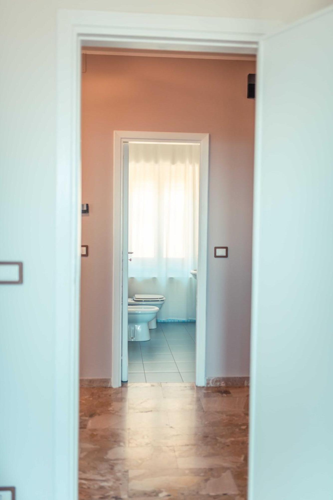 Double or Twin Room Private External Bathroom
