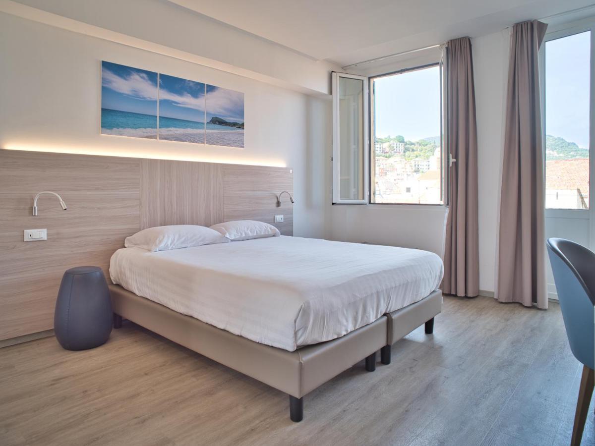 Camera Matrimoniale/Doppia con Letto Supplementare e Balcone