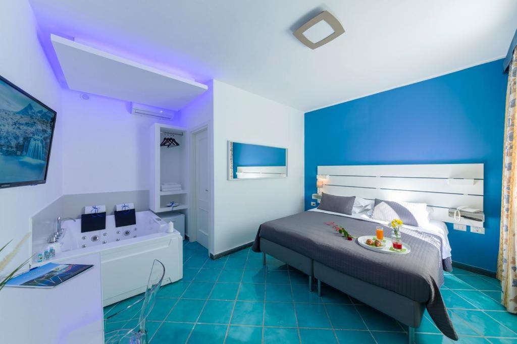 Suite with Hot Tub,1158572994:JPEG