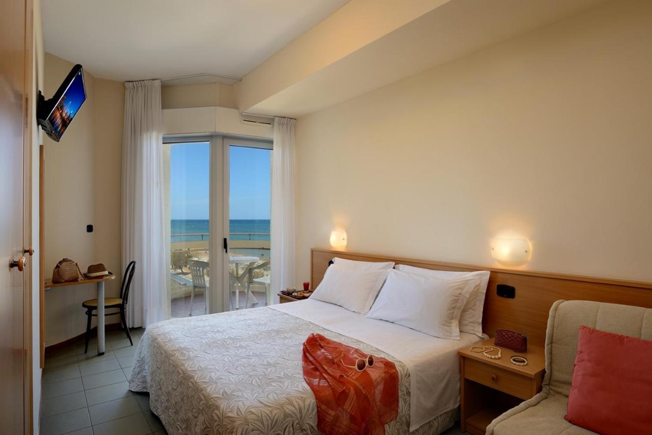 Double or Twin Room Sea View,978852514:JPEG