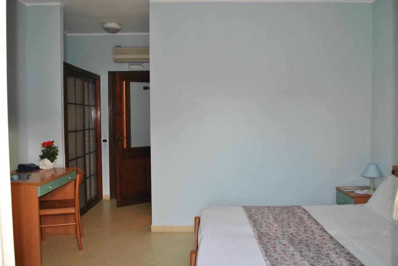 Camera Doppia con Letti Singoli Spaziosa