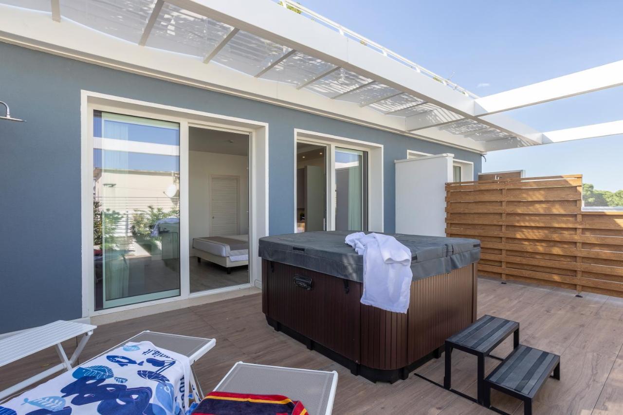 Suite con Vasca da Bagno con Idromassaggio e Vista Mare Laterale