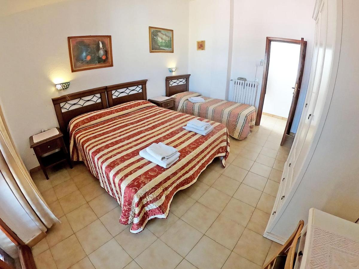 Camera Matrimoniale/Doppia con Letti Singoli con Bagno Privato Esterno