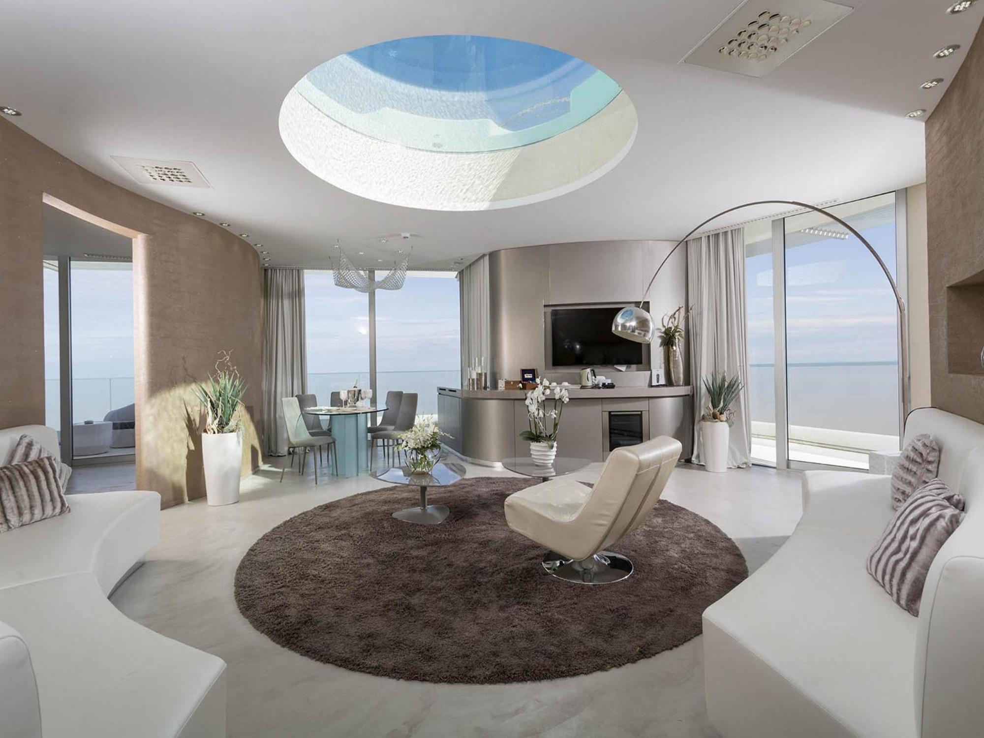 Attico con 2 Camere da Letto e Vista Mare