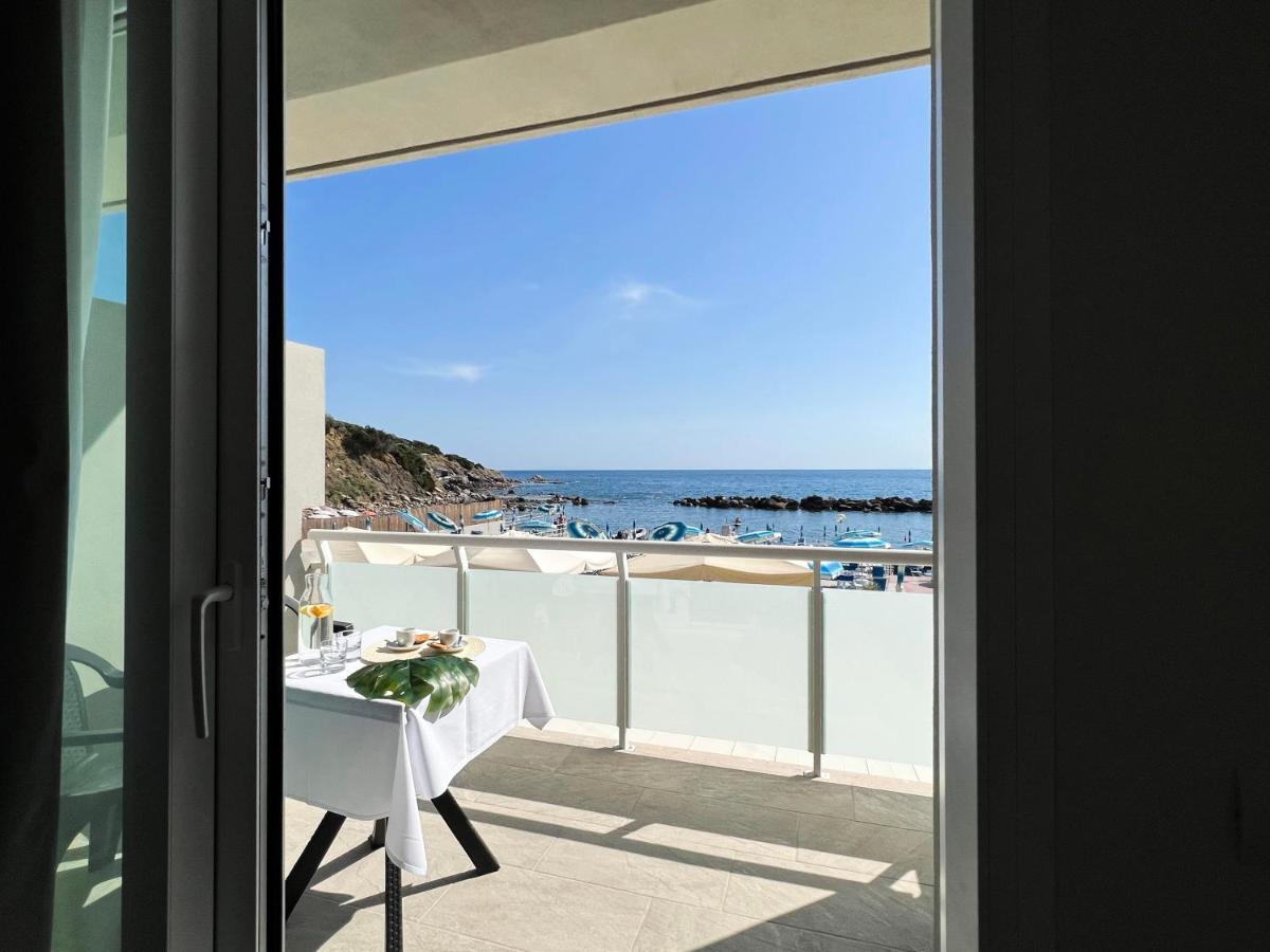Triple Room Sea View Beach Access,1252463779:JPEG
