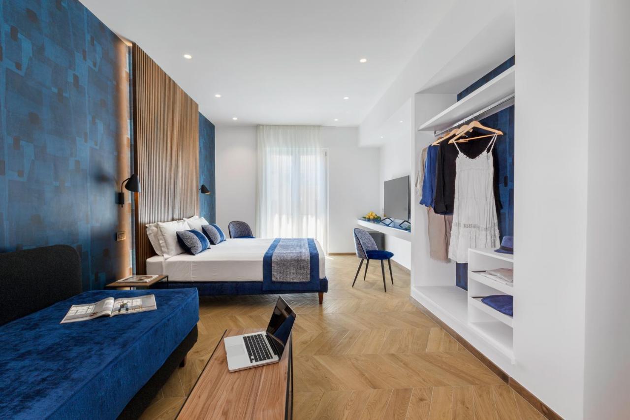 Camera Tripla
