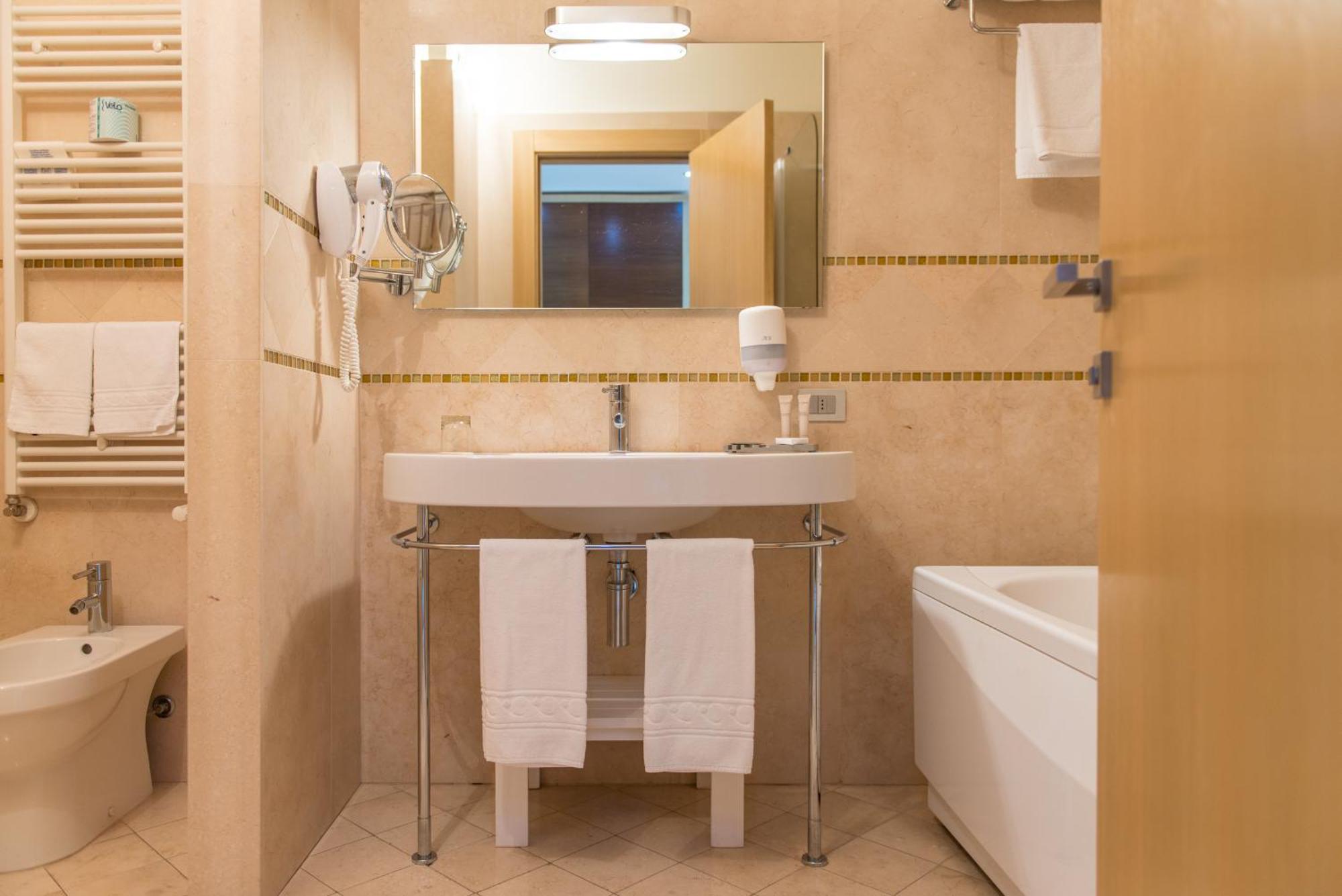 Classic Double or Twin Room,1361259884:JPEG