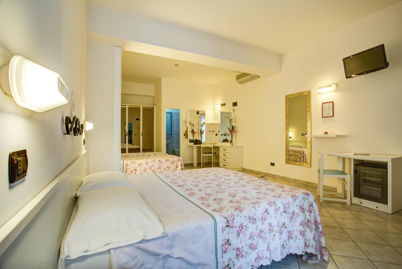 Superior Family Room,1350130111:JPEG