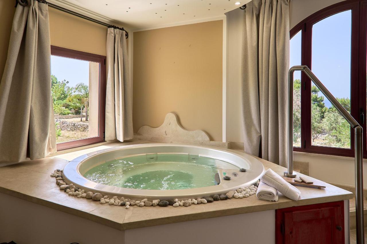 Suite with Spa,1355237855:JPEG