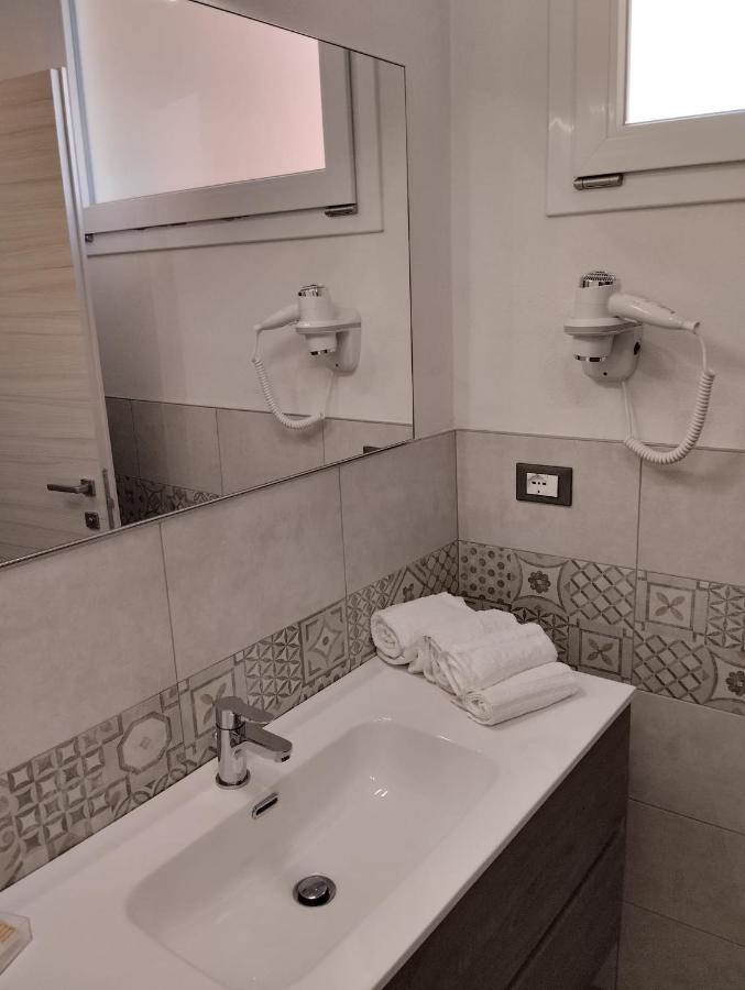 One-Bedroom Apartment,1362515177:JPEG