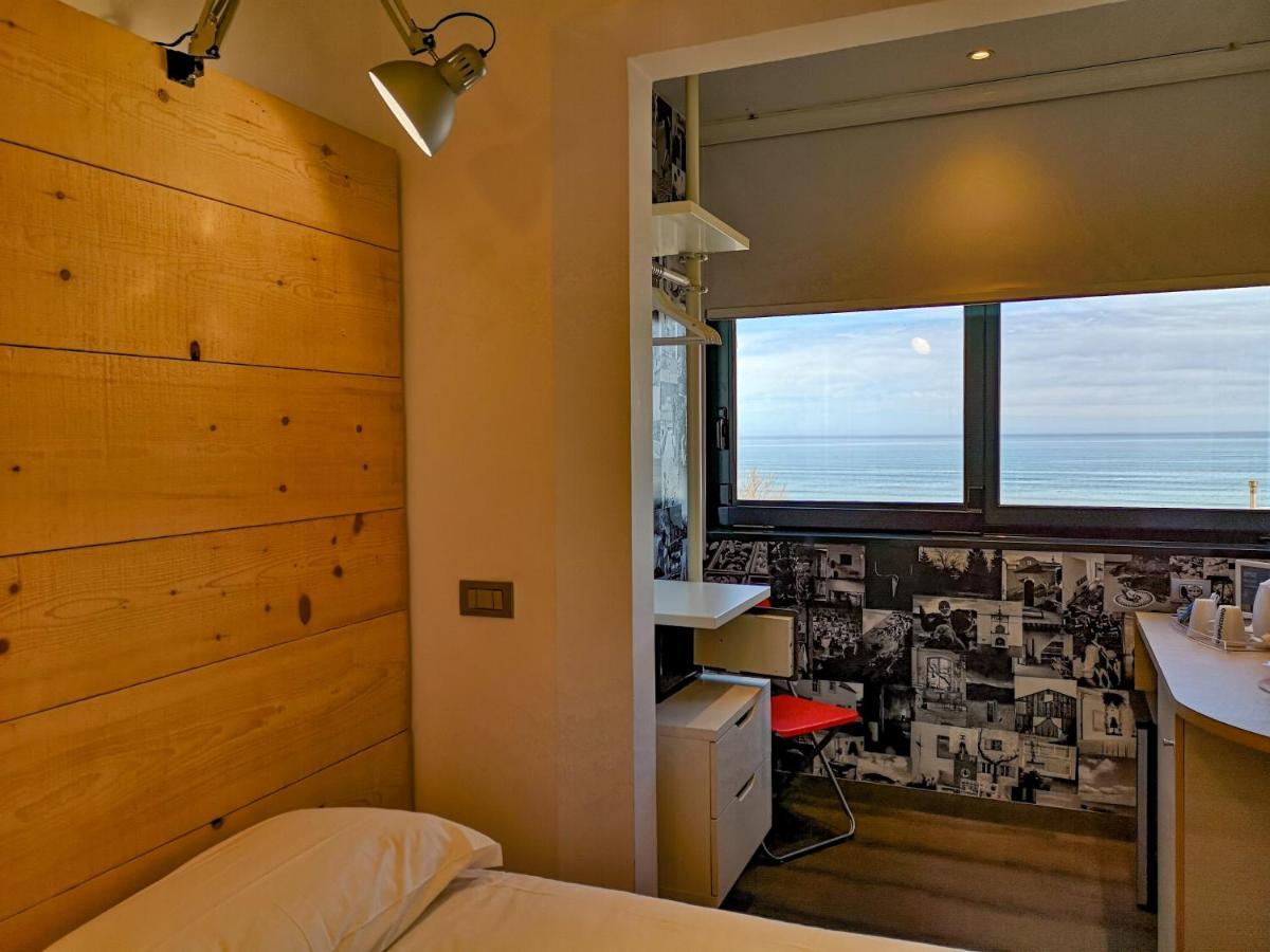 Single Room,1364969714:JPEG