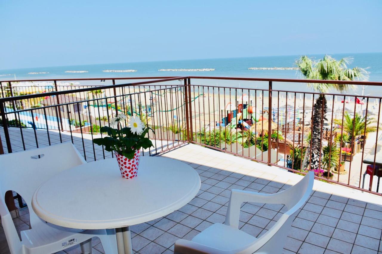 Camera Familiare con Vista Mare