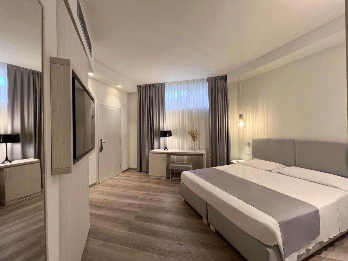 Single Room Beach,1381062059:JPEG