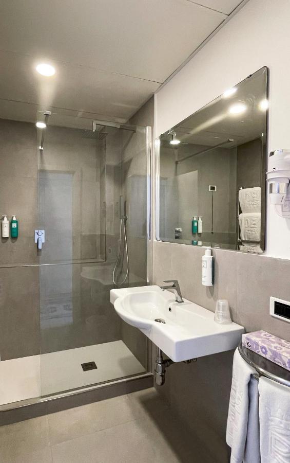 Classic Double Room,1401405020:JPEG