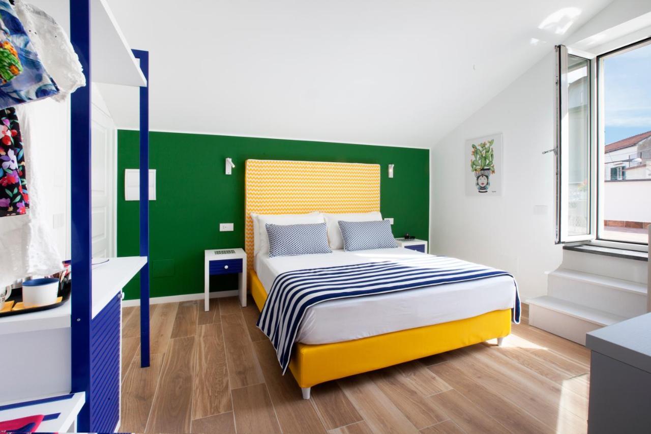 Camera Matrimoniale Deluxe con Balcone e Vista Mare