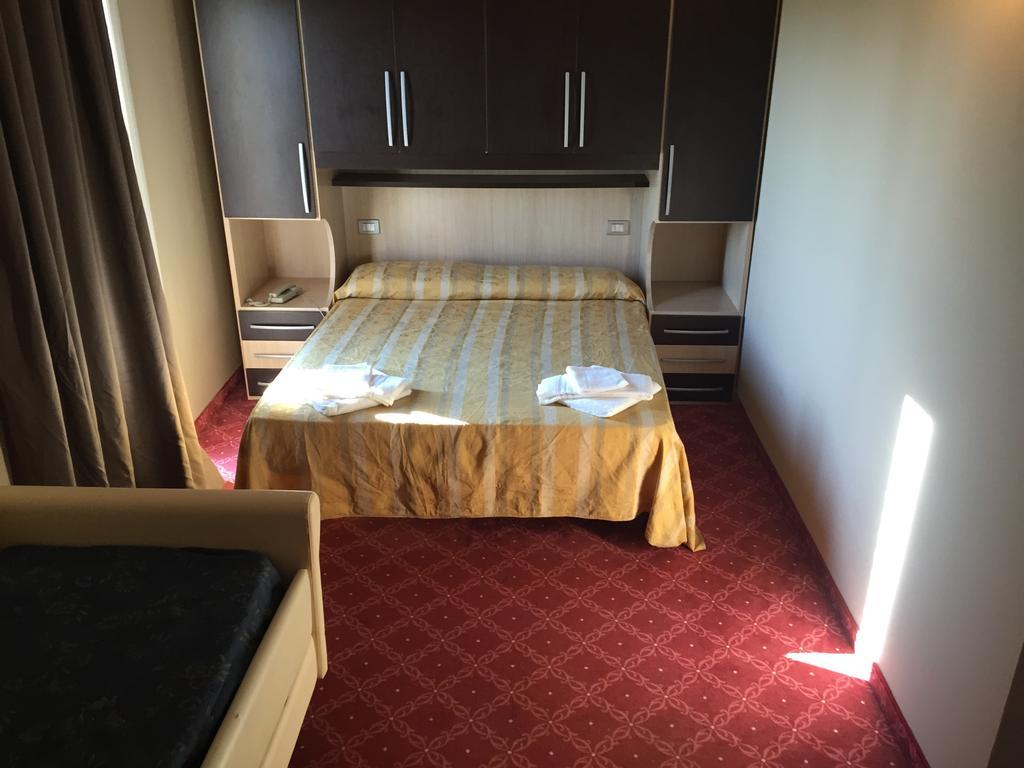 2 Camere Comunicanti
