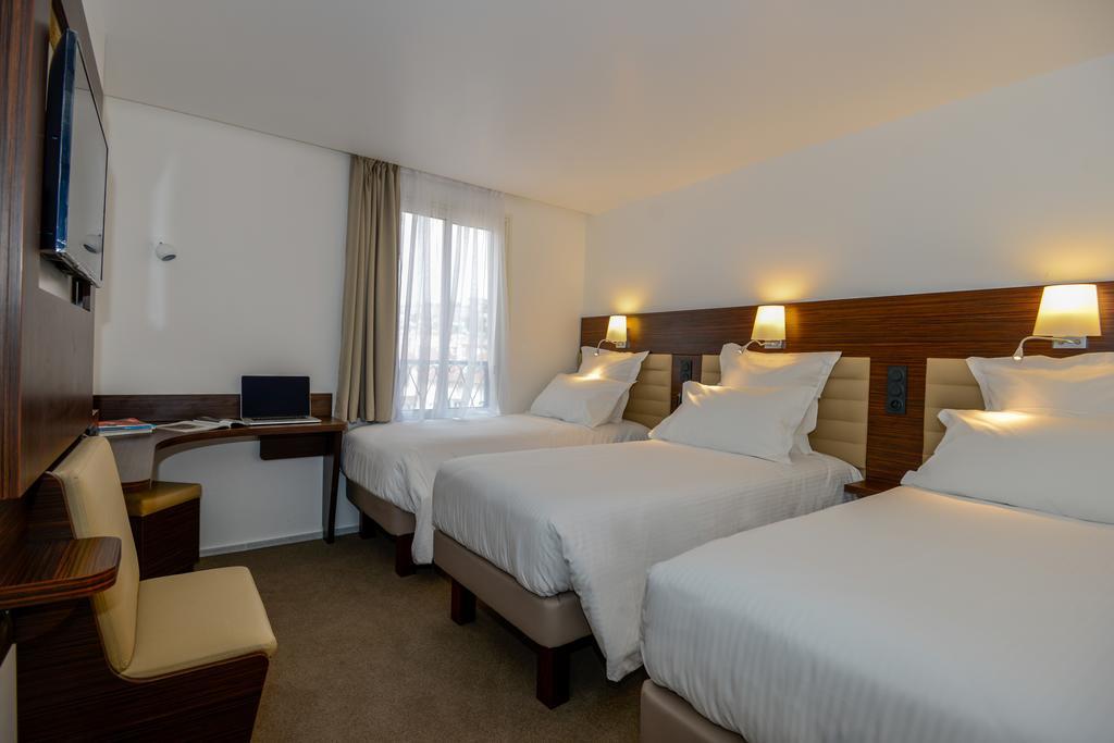 Camera Tripla
