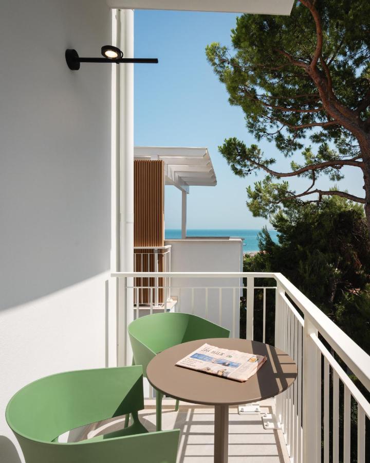Camera Matrimoniale Deluxe con Balcone e Vista Mare