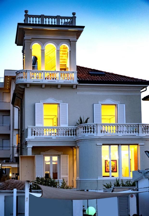 Camera Matrimoniale Deluxe con Balcone e Vista Mare