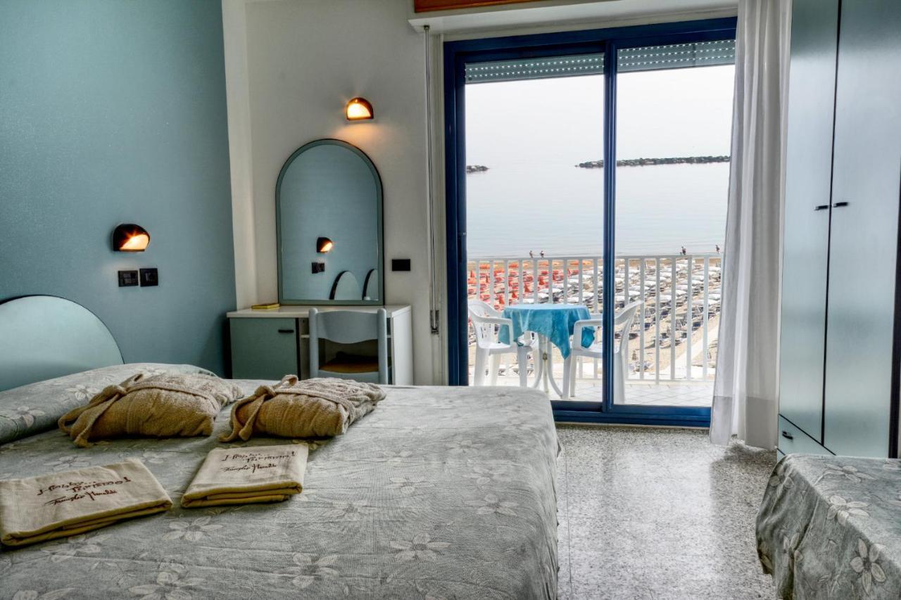 Camera Familiare con Vista Mare