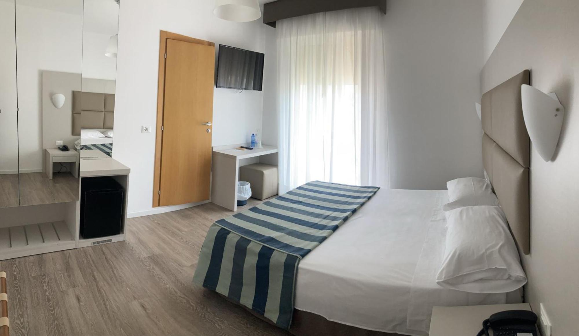 Superior Double or Twin Room  with Lateral Sea View
