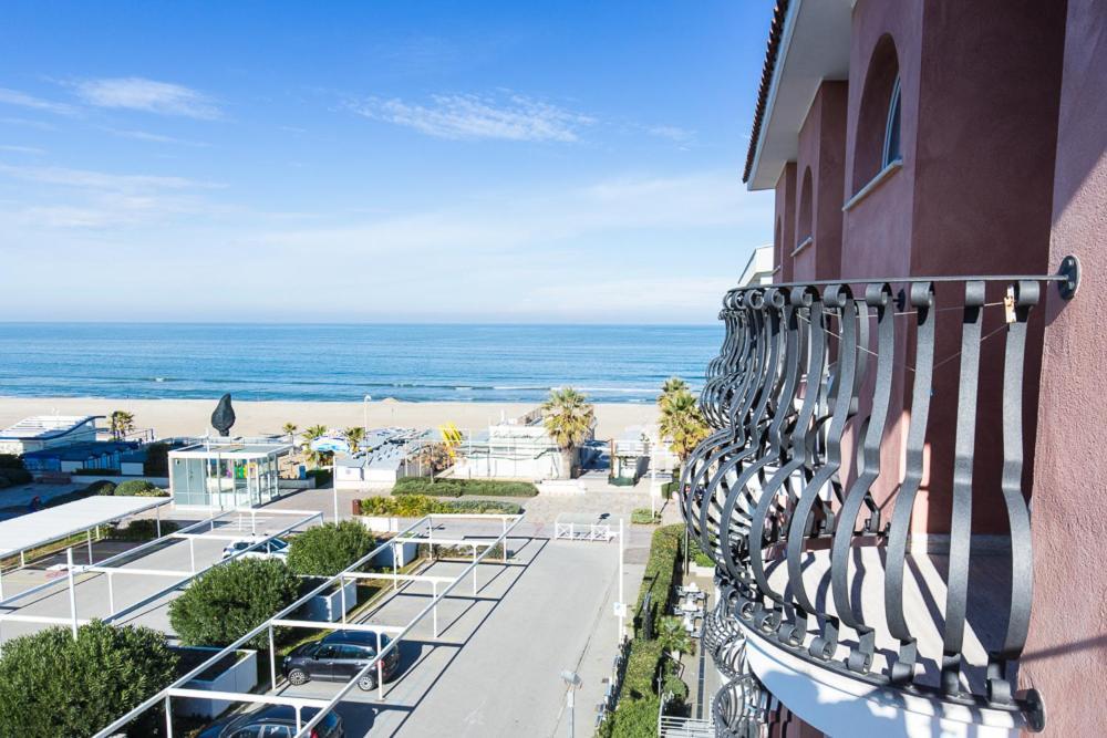 Camera Matrimoniale Deluxe con Balcone e Vista Mare