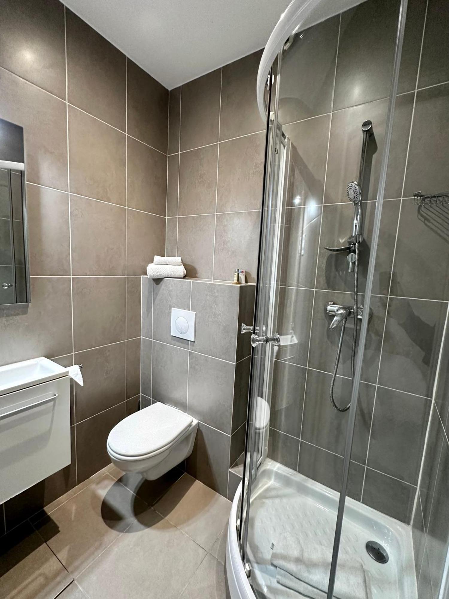 Single Room,1661117305:JPEG