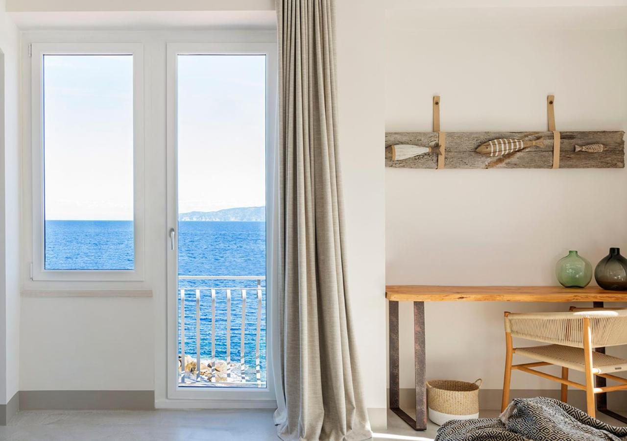 Camera Tripla Superior con Vista Mare