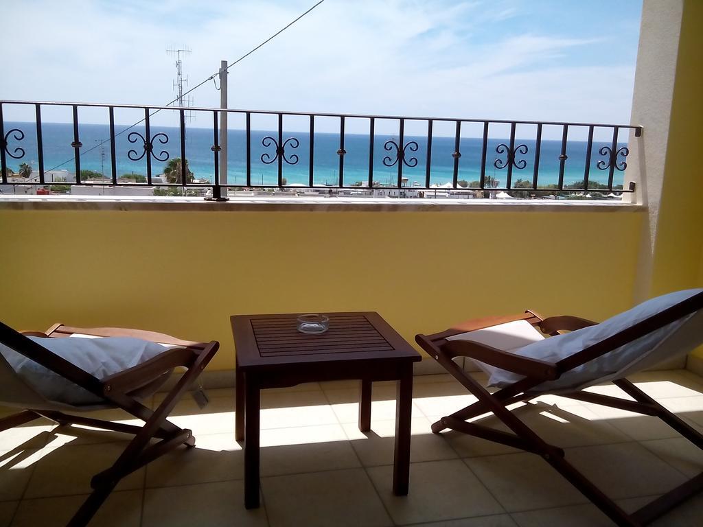 Camera Matrimoniale con Balcone e Vista Mare