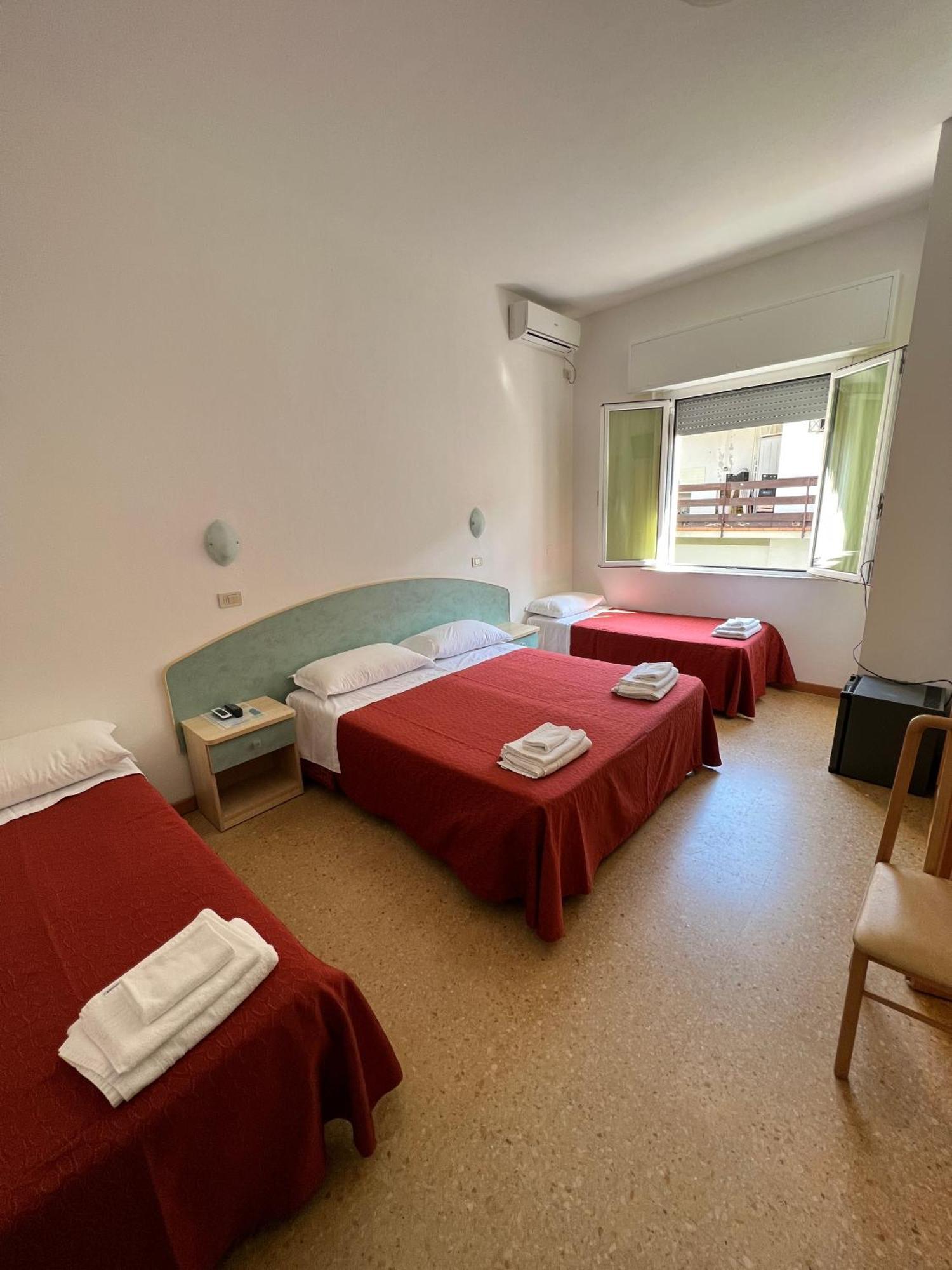 Standard Quadruple Room without balcony