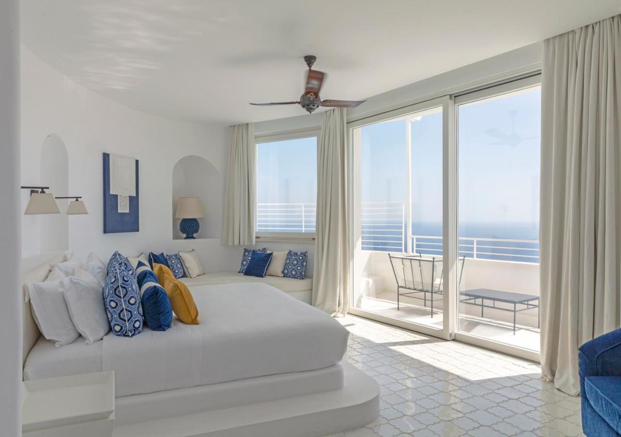 Corner Suite with Jacuzzi