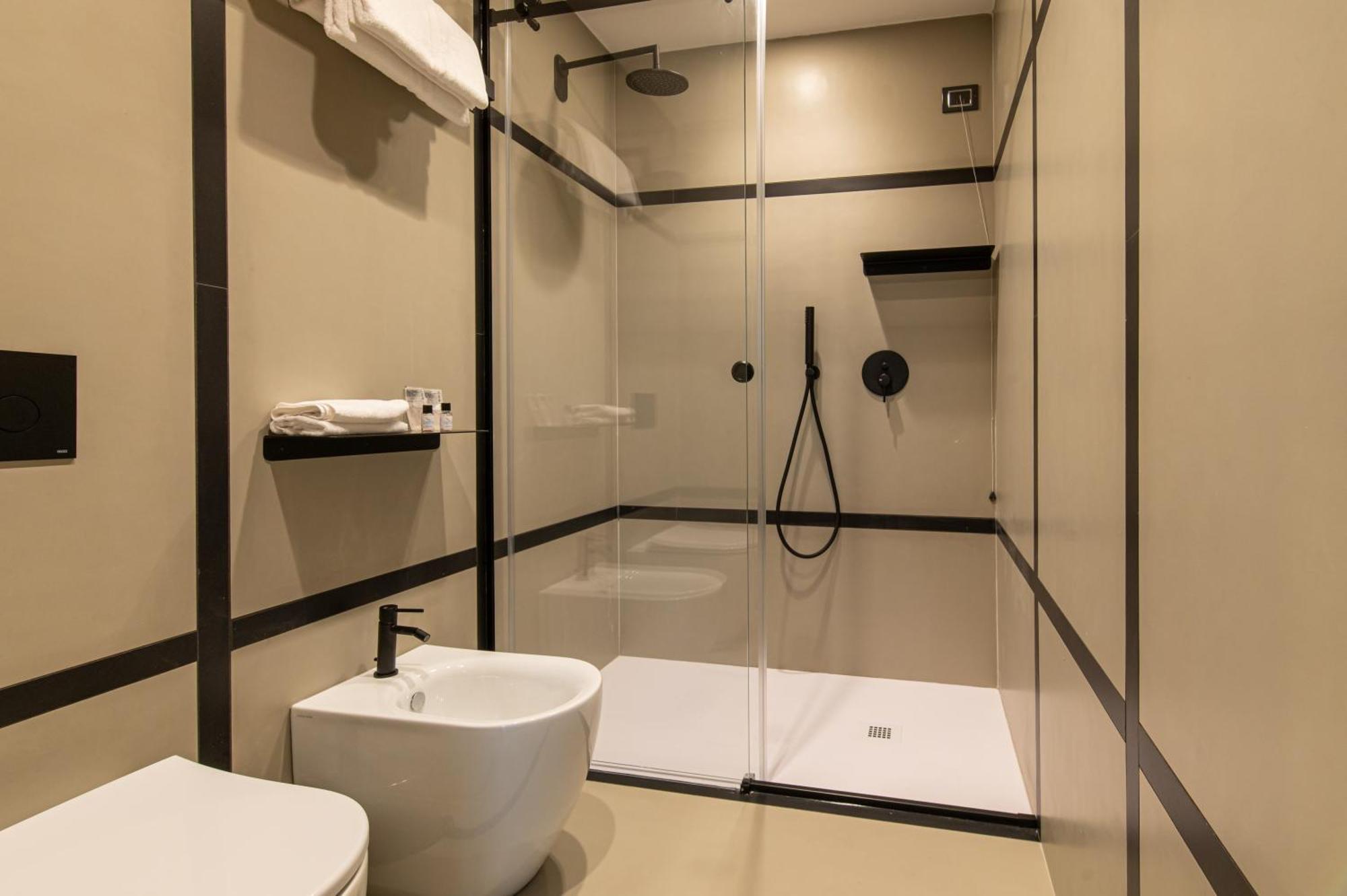 Executive Suite with Bathtub,1543317559:JPEG