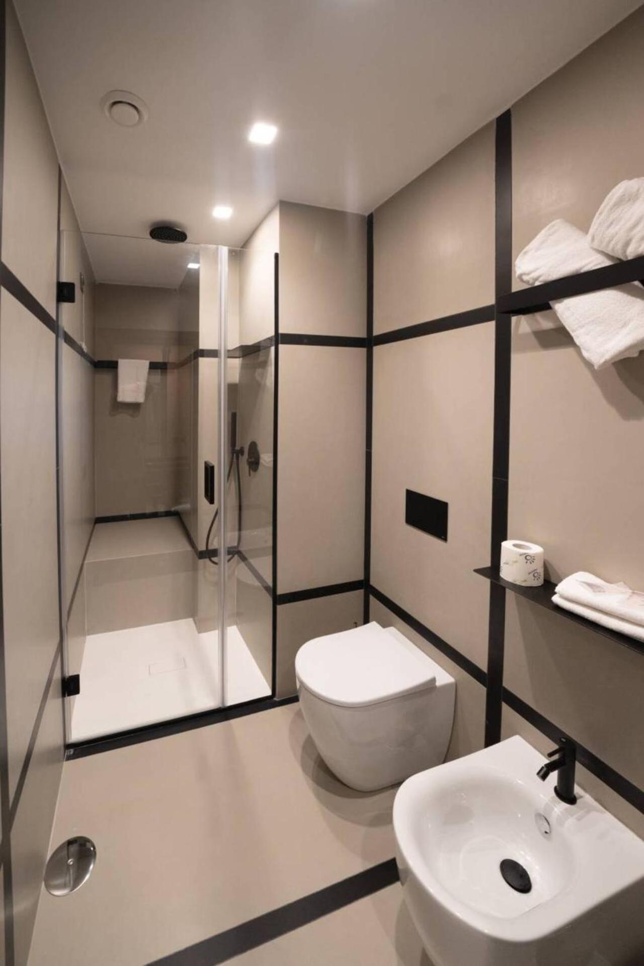 Executive Suite,1543318663:JPEG