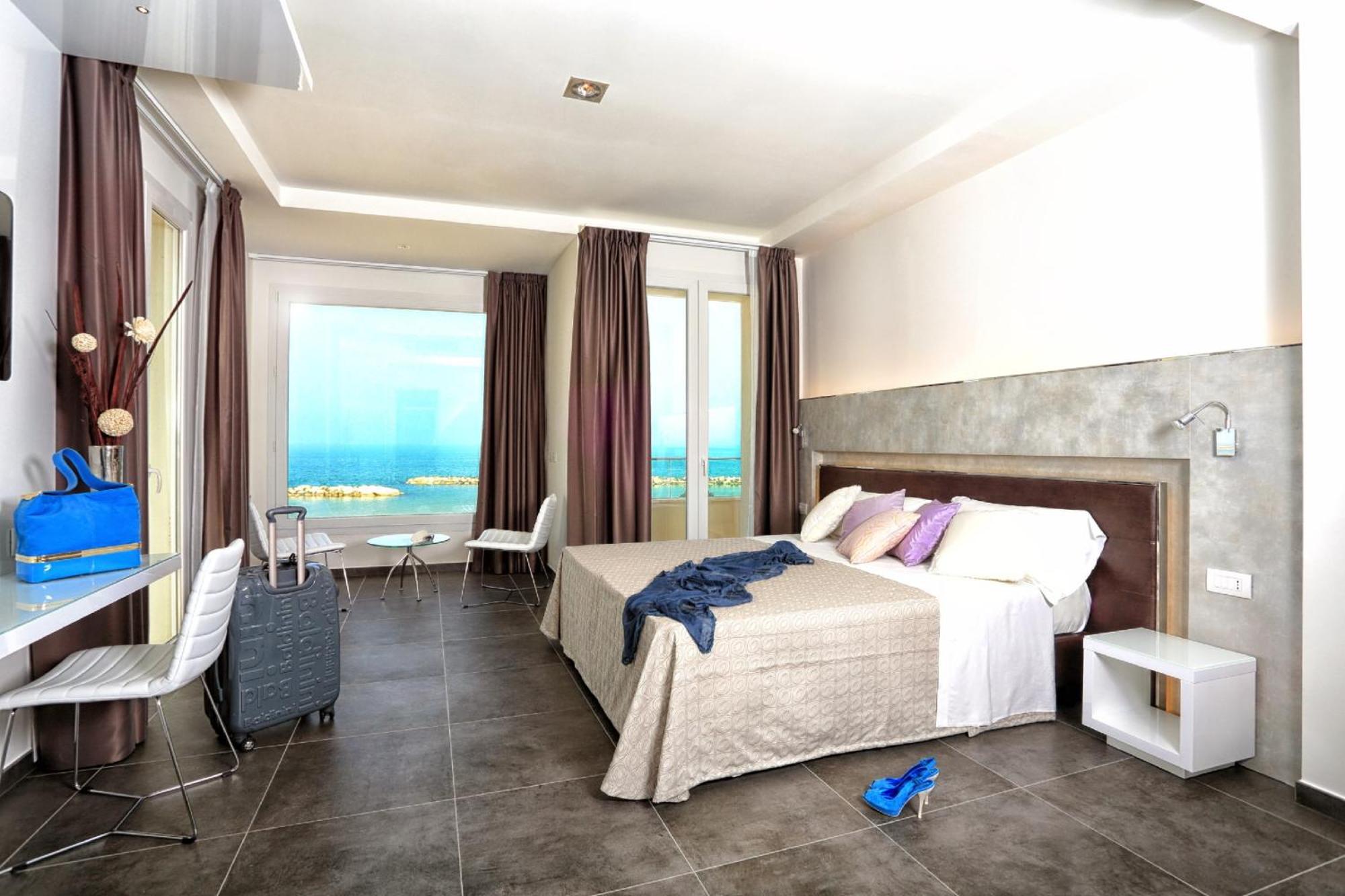 Deluxe Double or Twin Room Sea View,1544015719:JPEG
