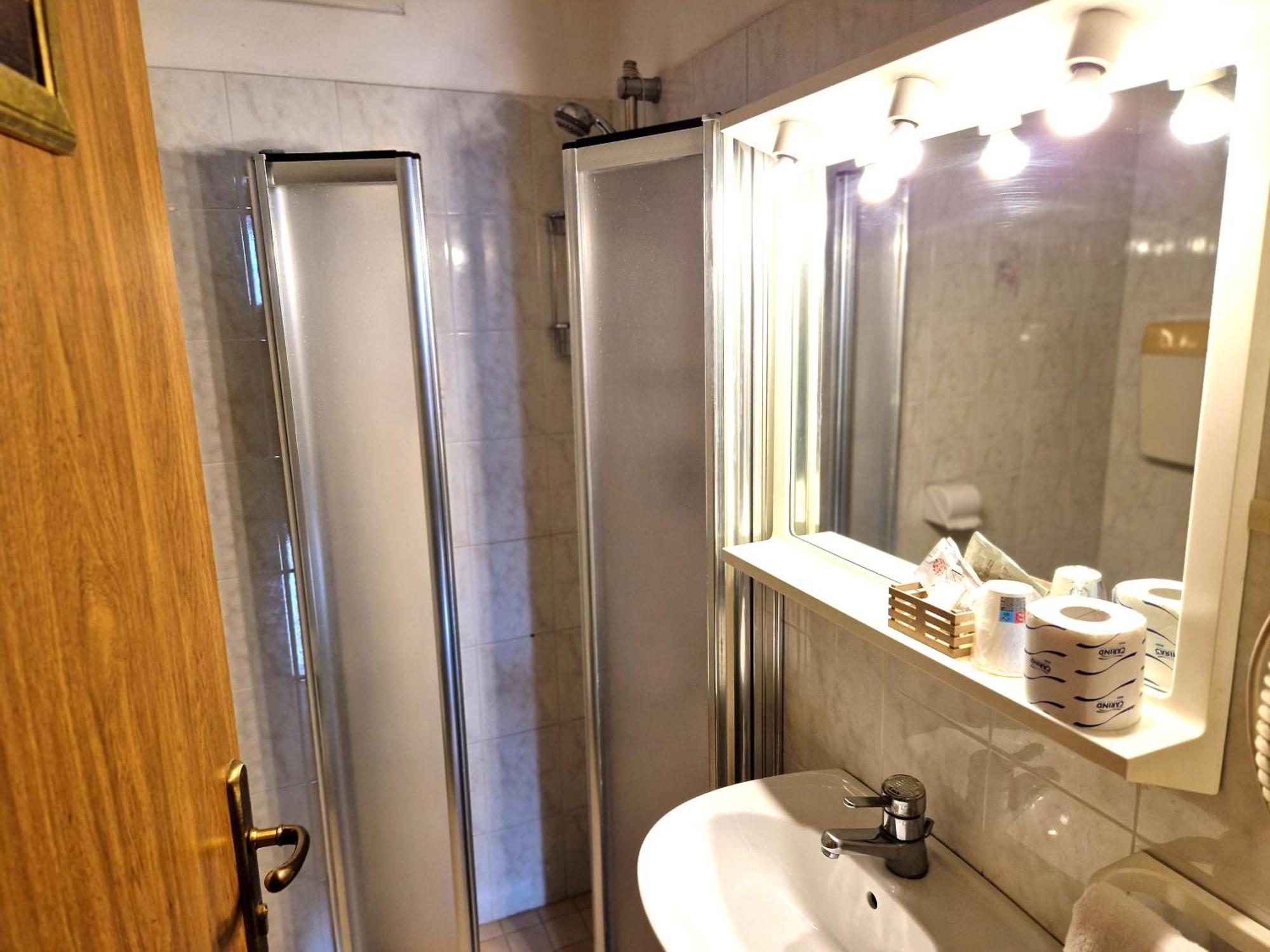 Camera Singola con Bagno Privato Esterno