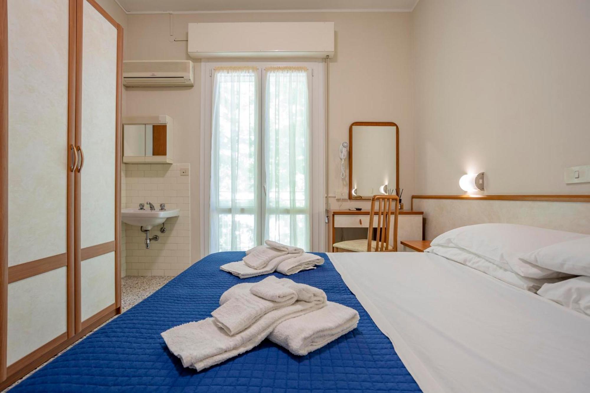 Double Room Private External Bathroom