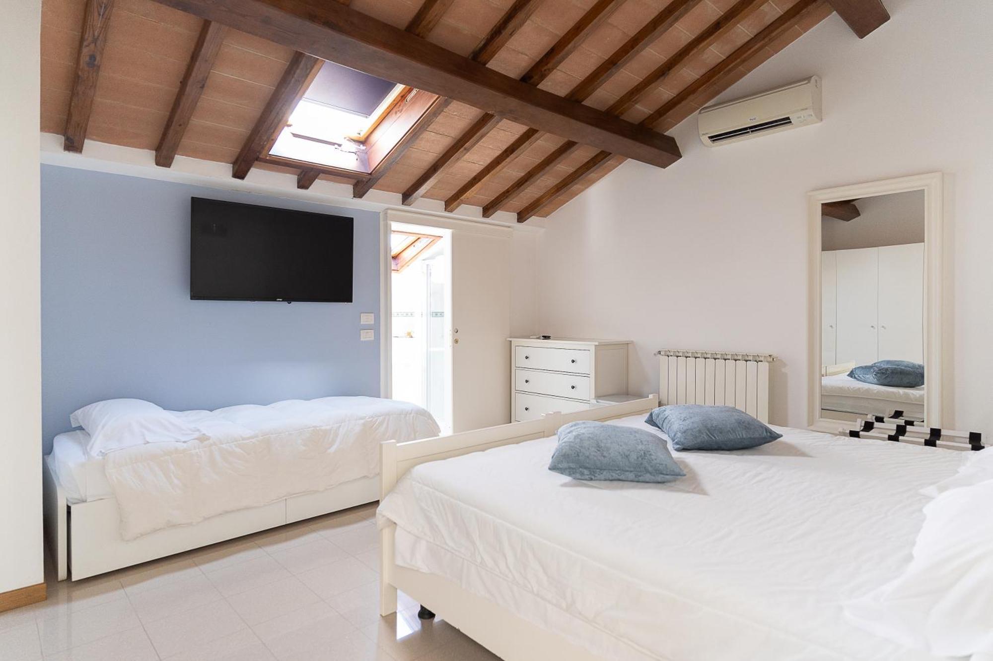 Triple Room Attic,1584527890:JPEG