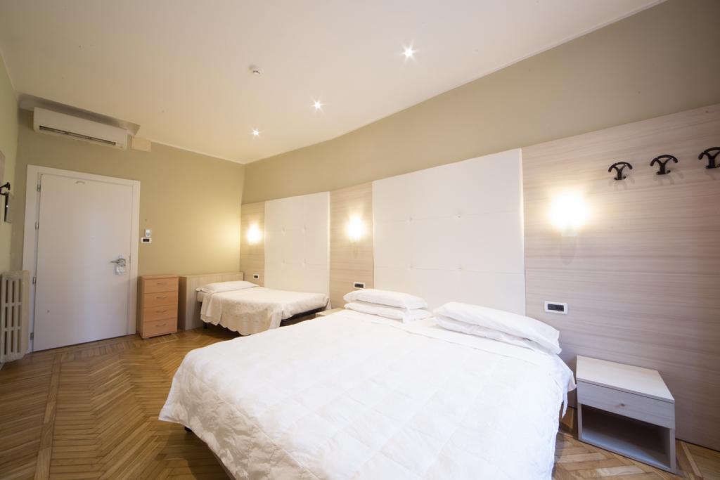 Camera Matrimoniale Superior con Letto Supplementare