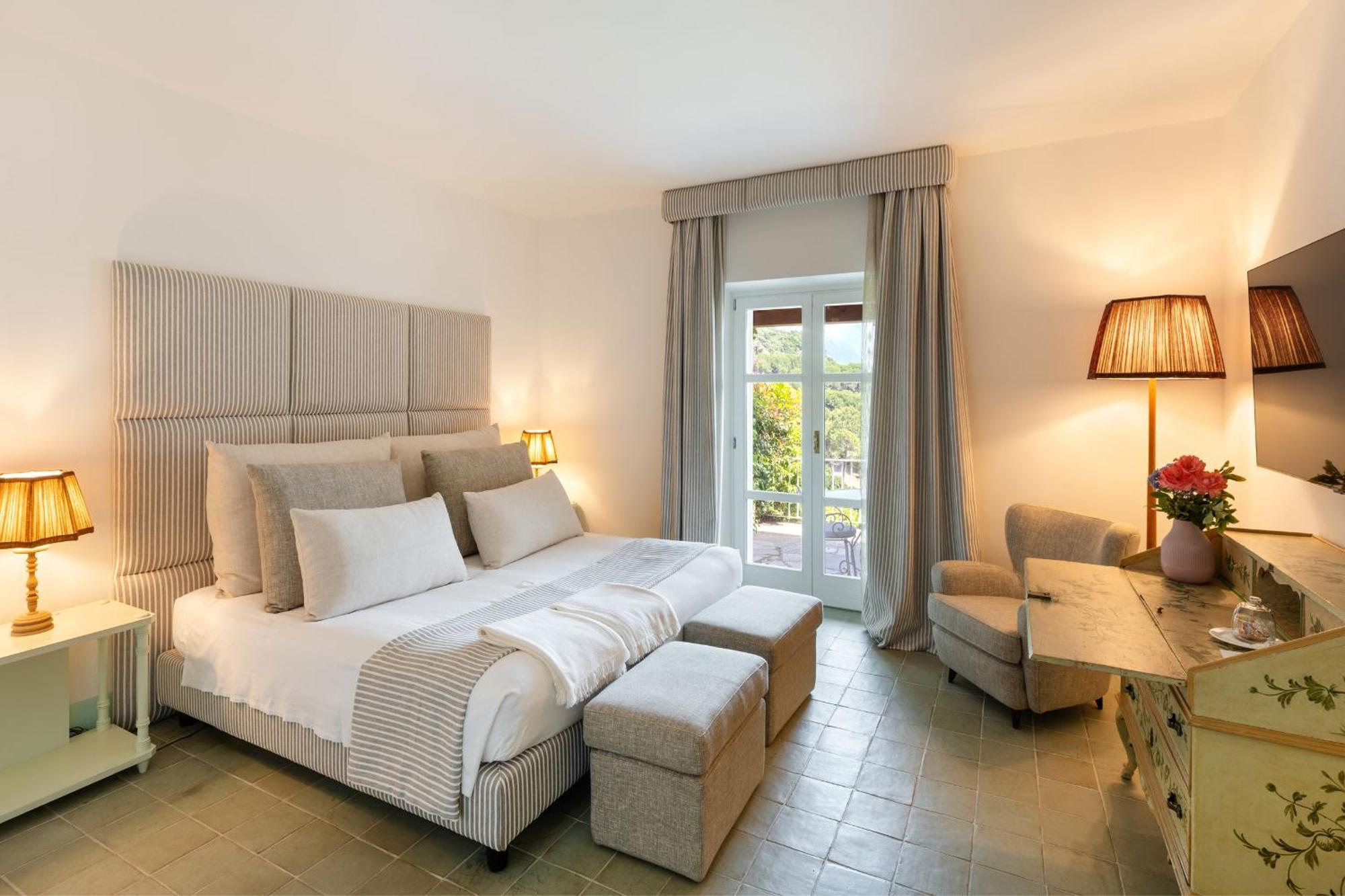 Deluxe Double Room with Sea View,1567039937:JPEG