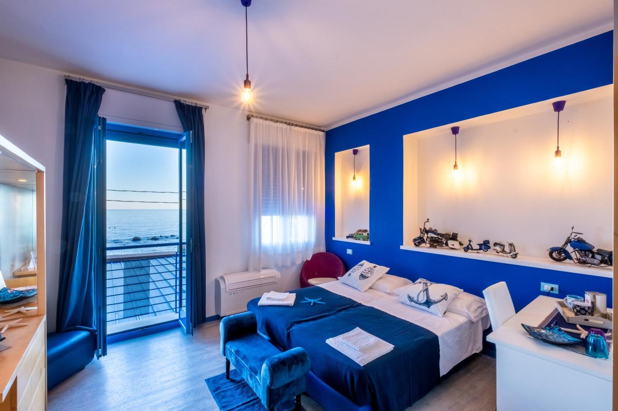 Double or Twin Room with Sea View,1587995677:JPEG