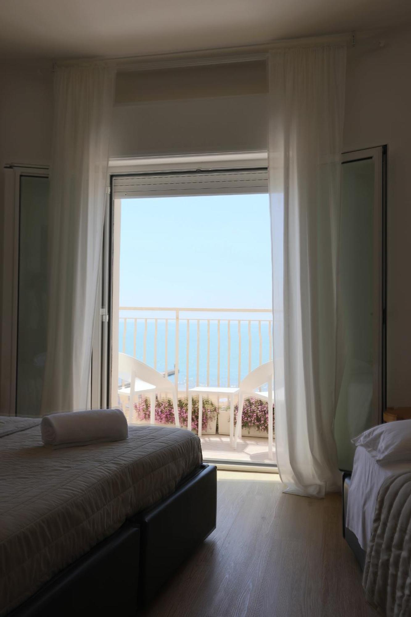 Camera Quadrupla con Vista Mare