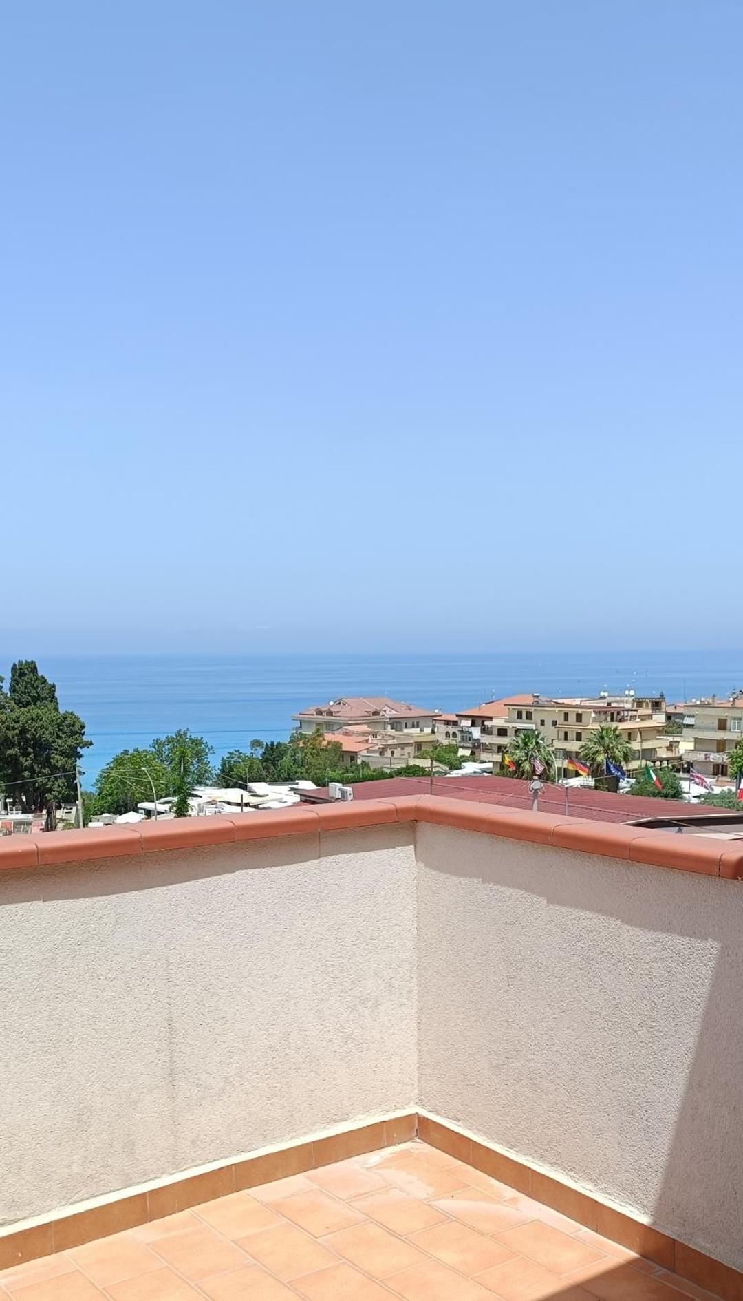 Camera Familiare con Vista Mare