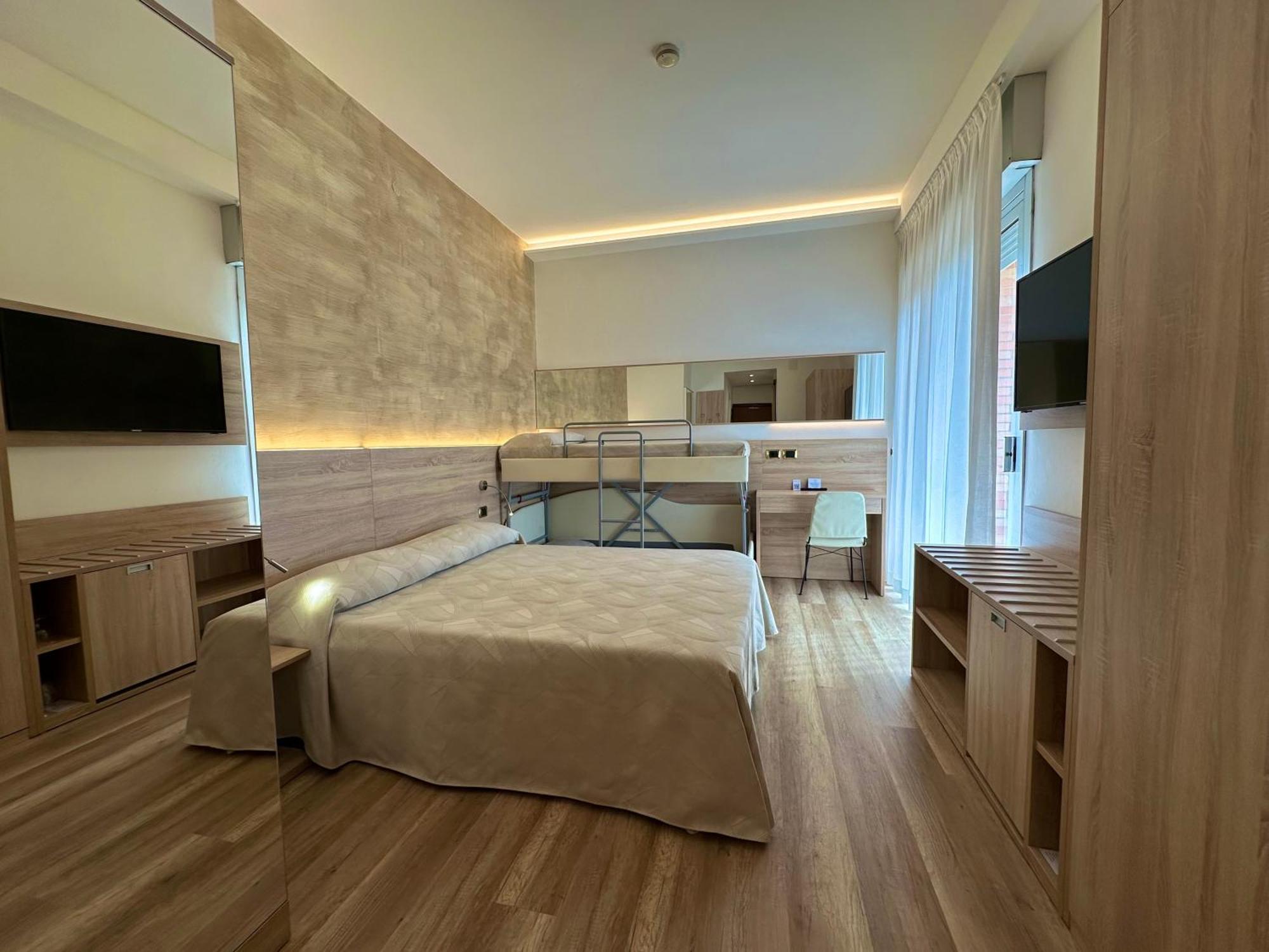Superior Family Room,1679565960:JPEG
