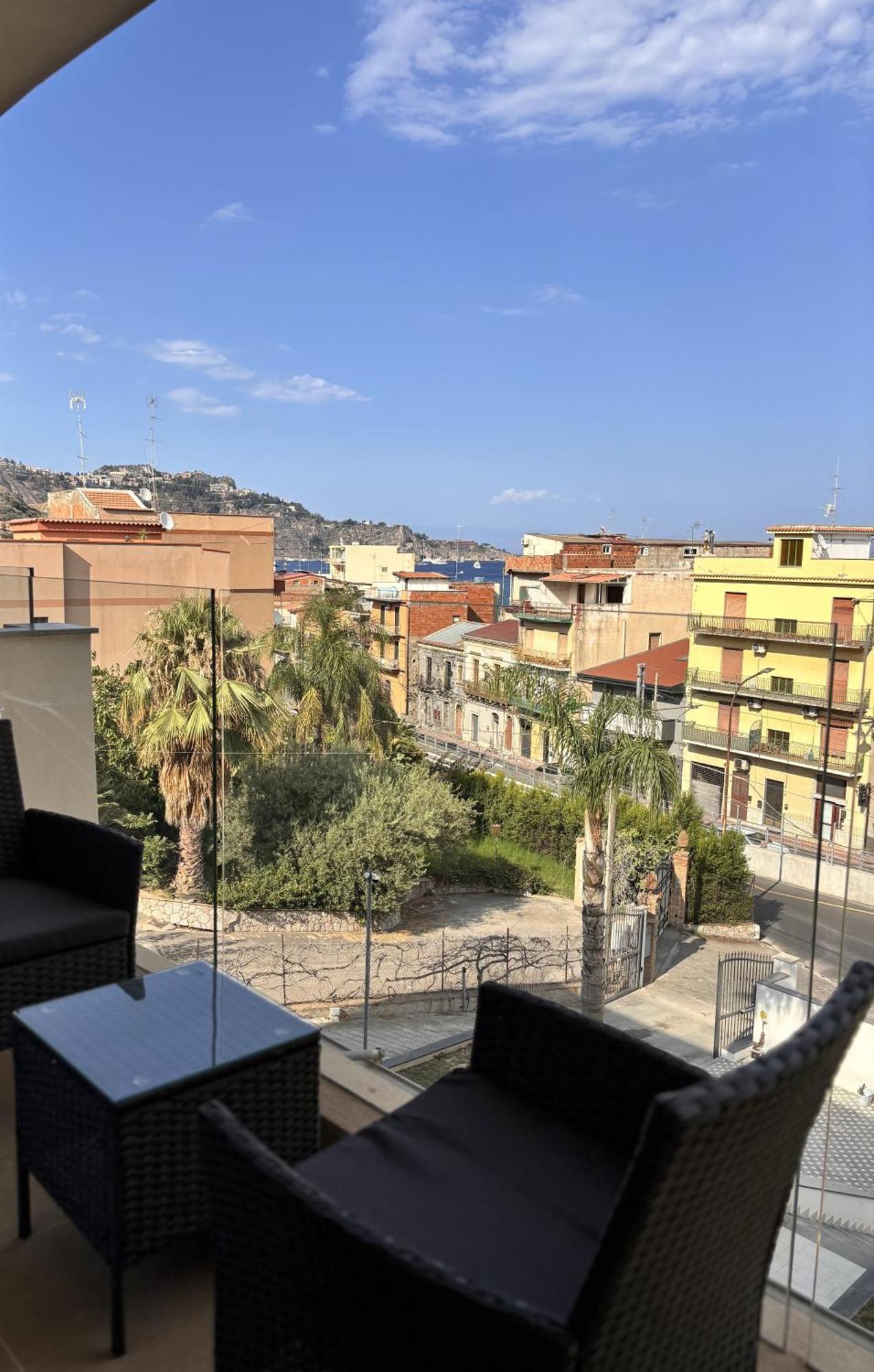 Appartamento con 1 Camera da Letto, Balcone e Vista Mare