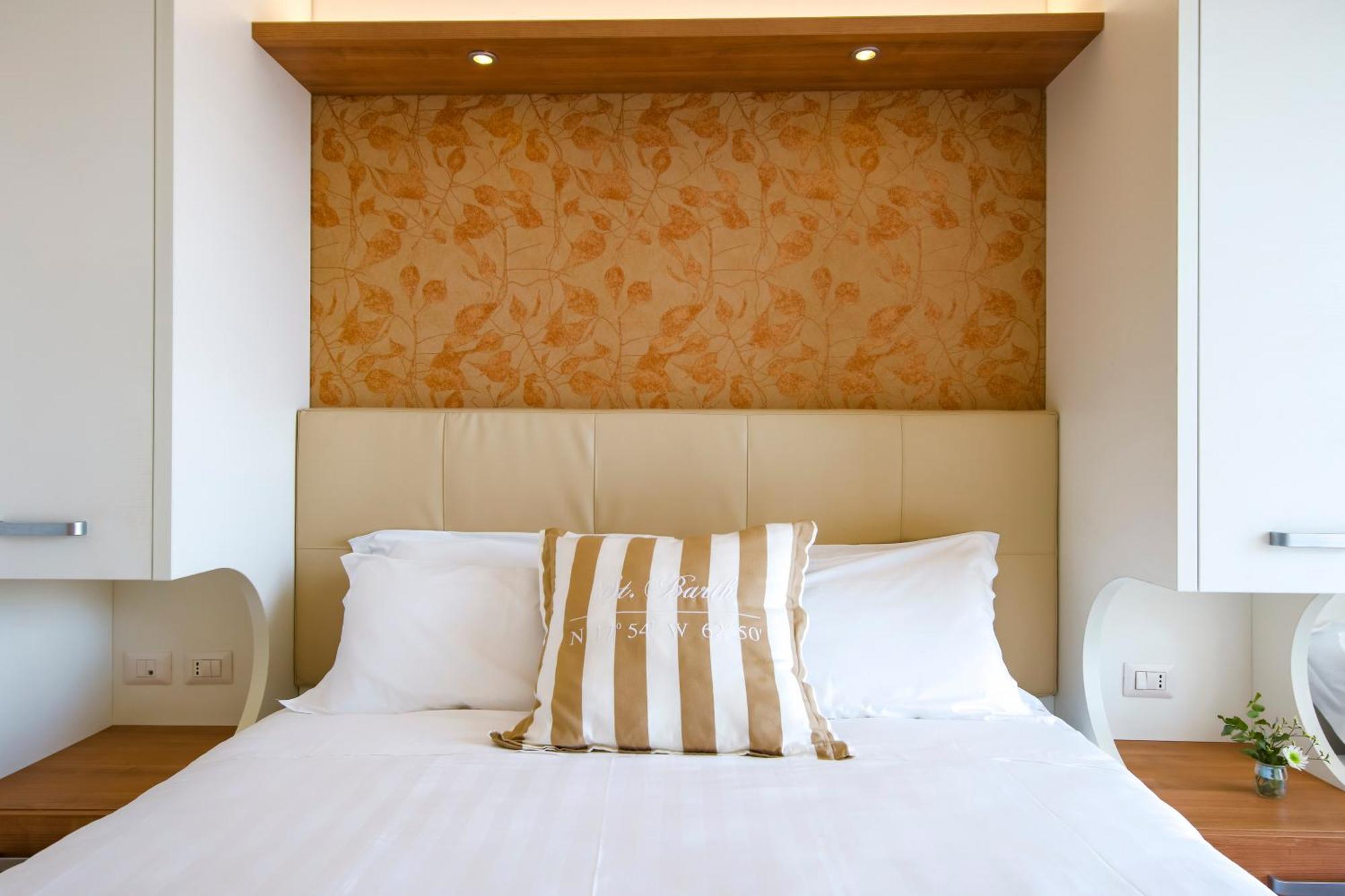 Standard Triple Room Sea View