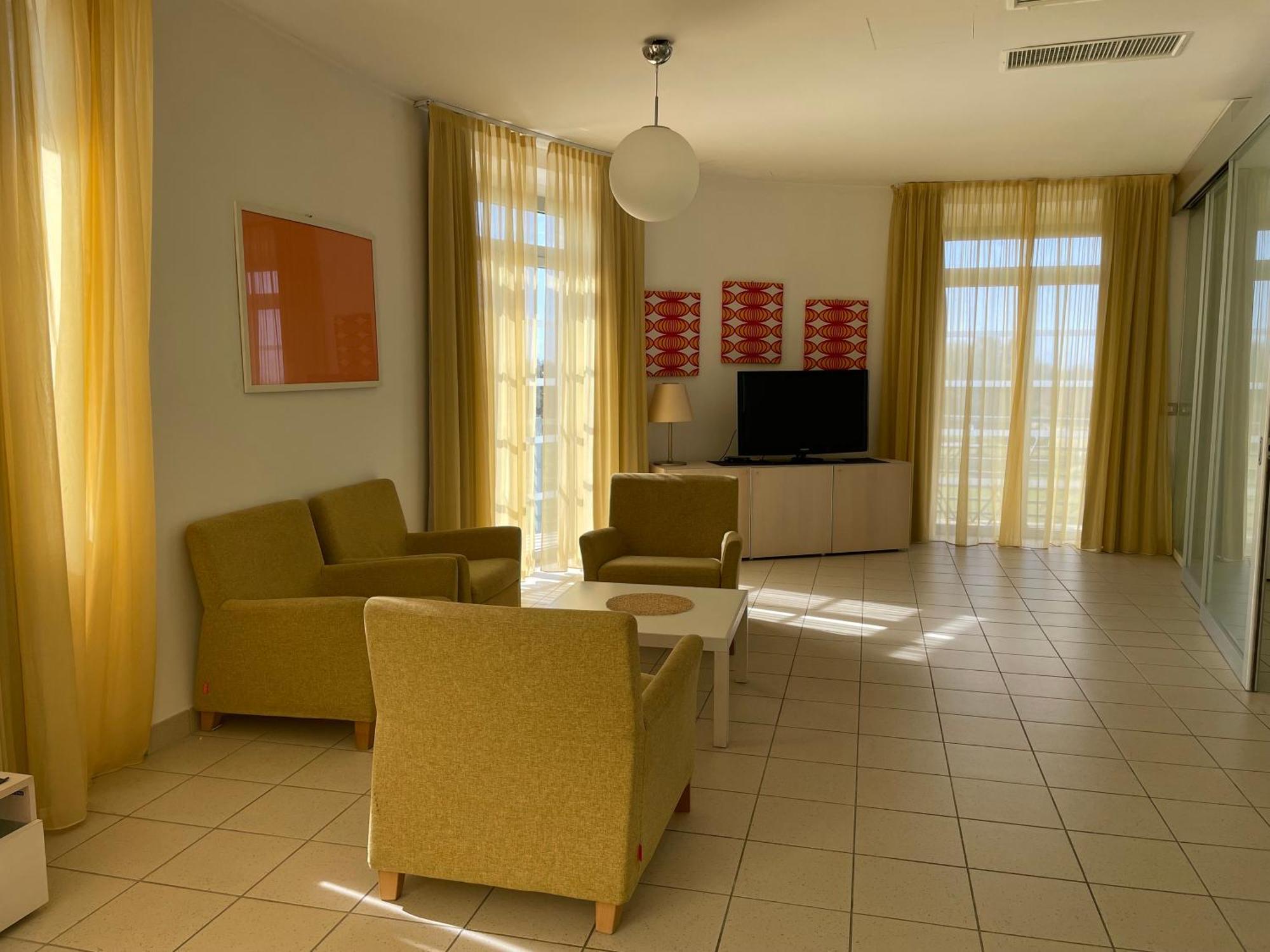 Two-Bedroom Apartment with Balcony,1649094678:JPEG